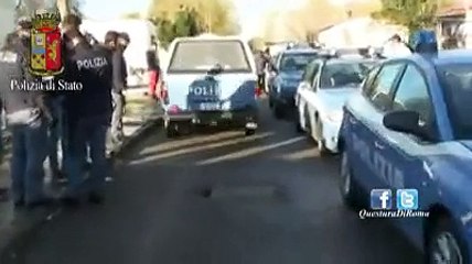 Roma - La Polizia passa al setaccio il campo nomadi di Via Salone (20.12.14)