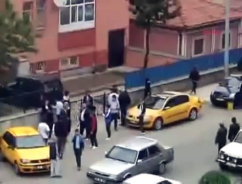 Liseli Kızların Bıçaklı Kavgası Böyle Görüntülendi