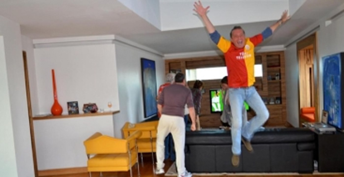 Cem Uzan, Mersin İdman Yurdu Maçında Coştu