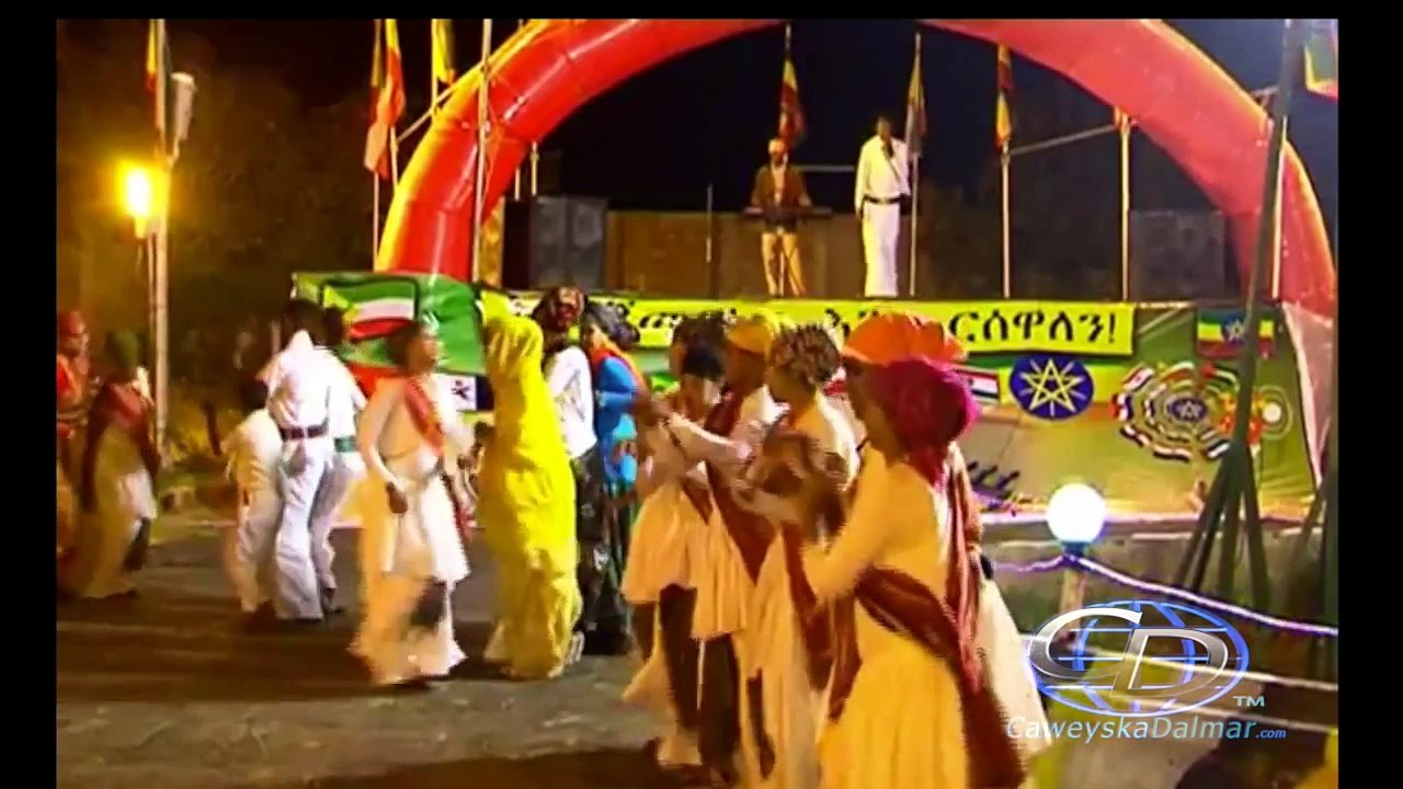 Dhaanto - Nuur Caraale (Maxaan Ku Daydayey)
