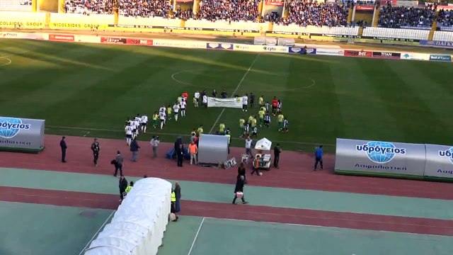 Είσοδος ομάδων στο γήπεδο