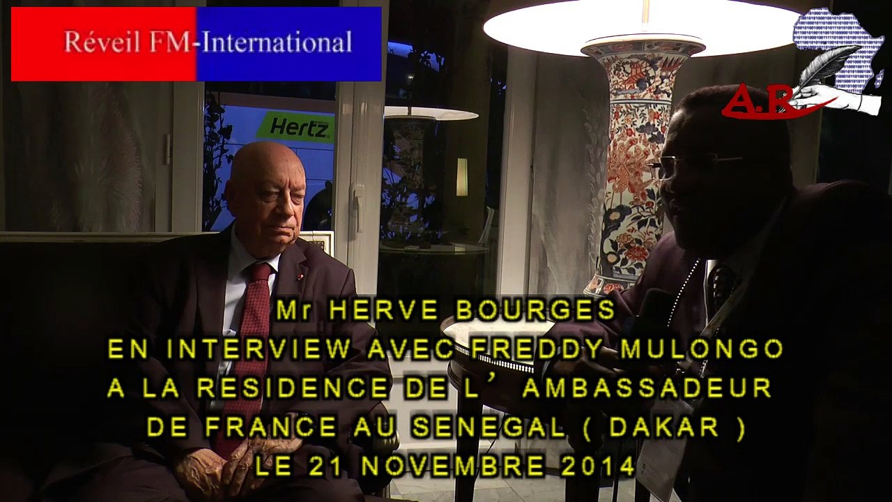 HERVE BOURGES ENTERVIEW PAR FREDDY MULONGO ET ROGER BONGOS A LA RESIDENCE DE L'AMBASSADEUR DE FRANCE A DAKAR