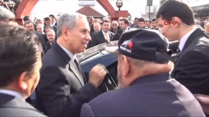 Arınç: AK Parti'yi Tökezletmek İçin Birileri Bir Şey Düşünüyor