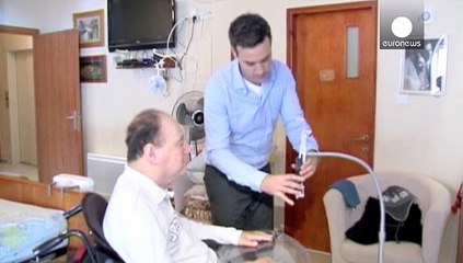 Engellilere gözle kontrol edilebilen cep telefonu