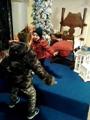 un pò di riscaldamento prima della foto con babbo natale