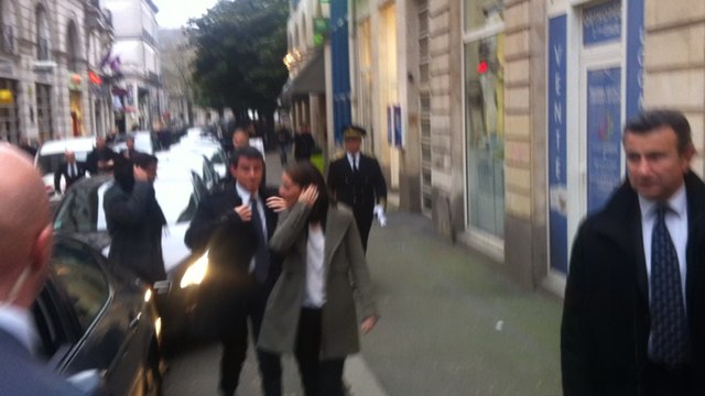 Visite expresse de Manuel Valls au marché de Noël