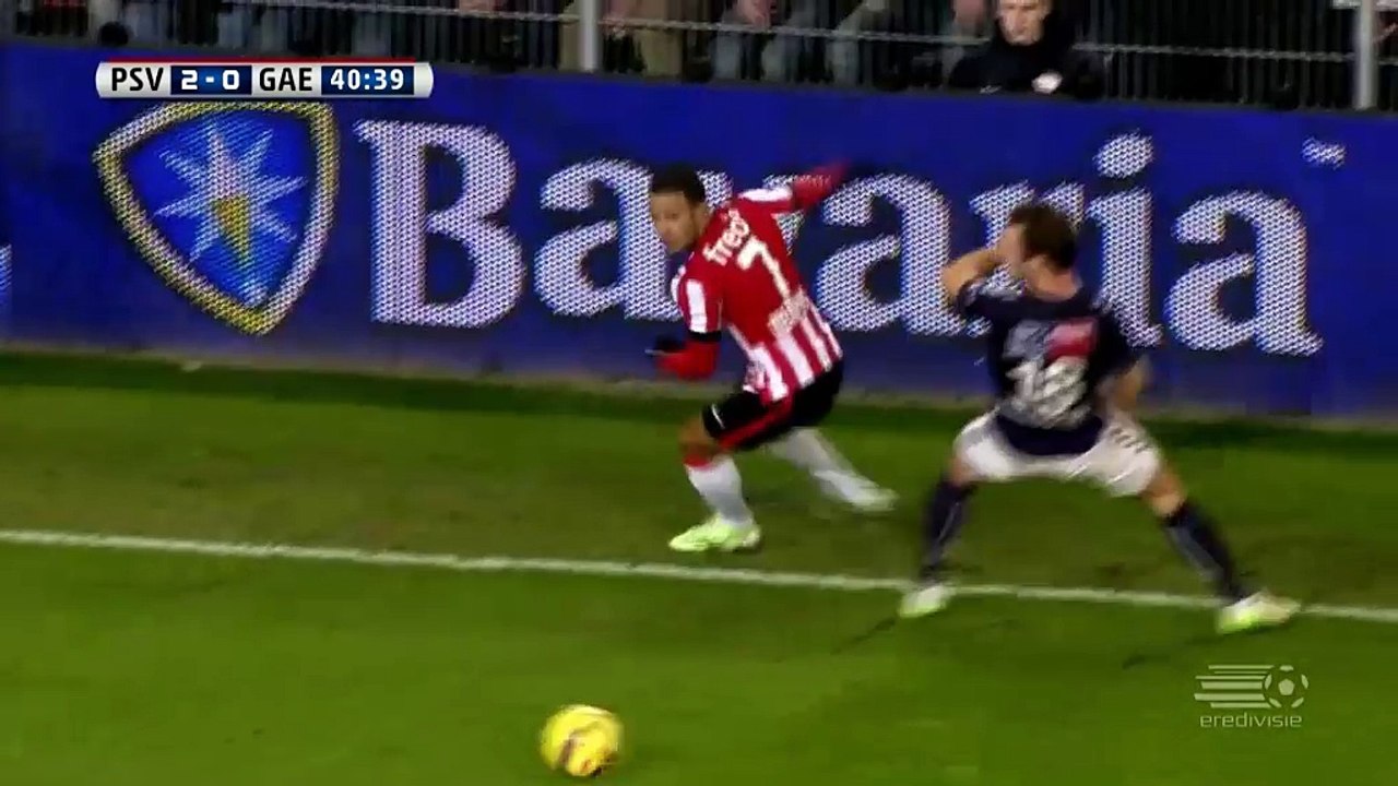 VIRAL: Football: Talent Depay vernascht seine Gegenspieler