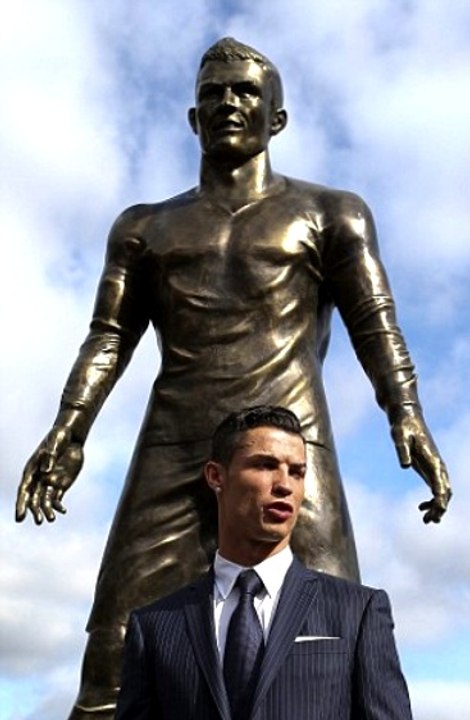 Ronaldo'nun Heykeli Dikildi