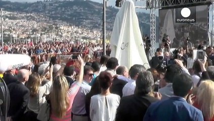 Emocionado, Cristiano Ronaldo inaugura estátua na Madeira