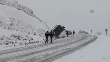 Devrilen Otobüsten Çıkarılan Turistler Özçekim Yaptı
