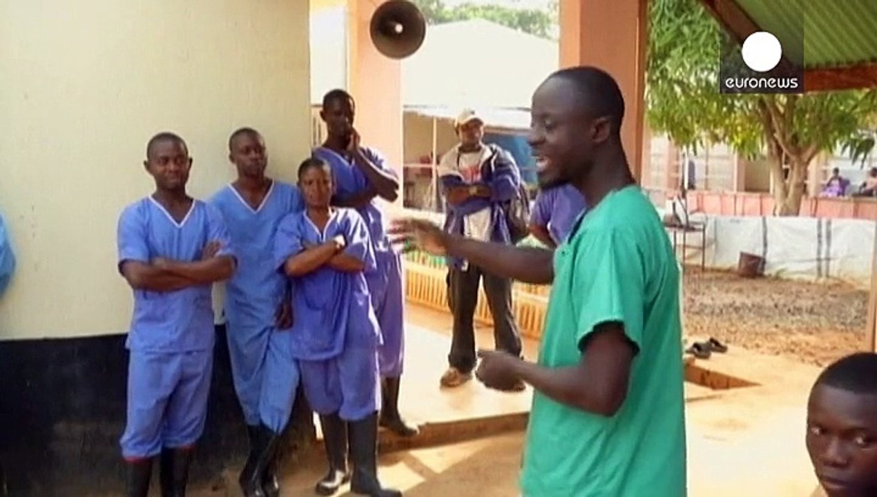 Seuls ou presque contre Ebola, des médecins continuent le combat