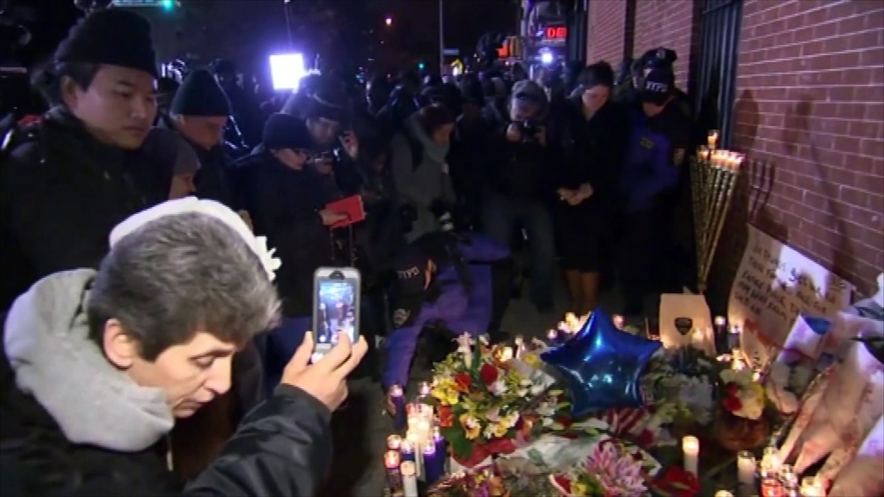 Hommage aux deux policiers new-yorkais assassinés dans leur voiture