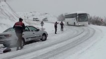 Devrilen Otobüsten Çıkarılan Turistler Özçekim Yaptı