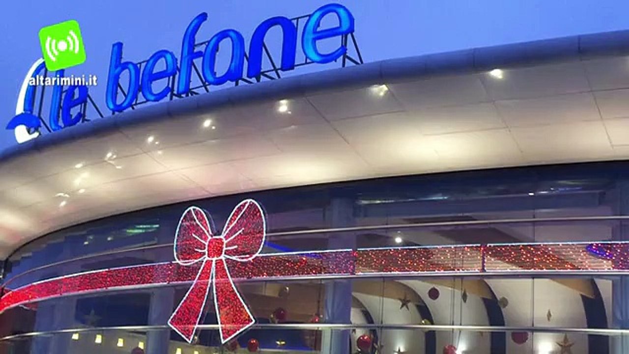 In centro storico muro di gente, Rimini fa il pieno per l'ultimo week end natalizio