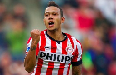 Memphis Depay fait tourner la tête des adversaires !