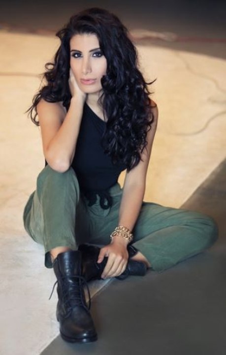 Şarkıcı İrem Derici Makyajsız Yakalandı