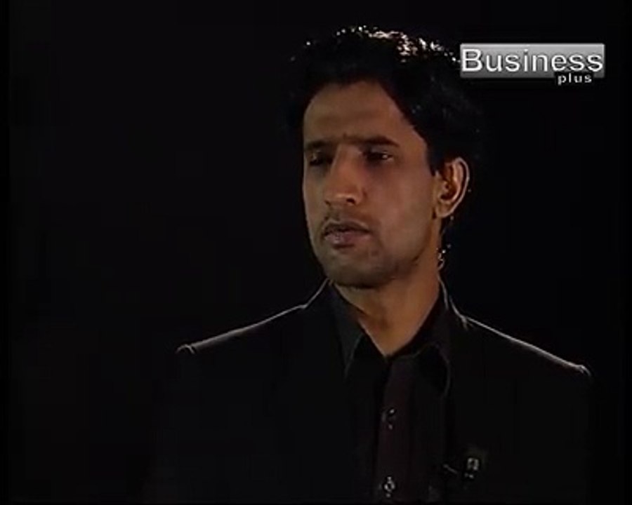 During Transmission Of Peshawar Incident Anchor Irfan Ali can't control his expressions