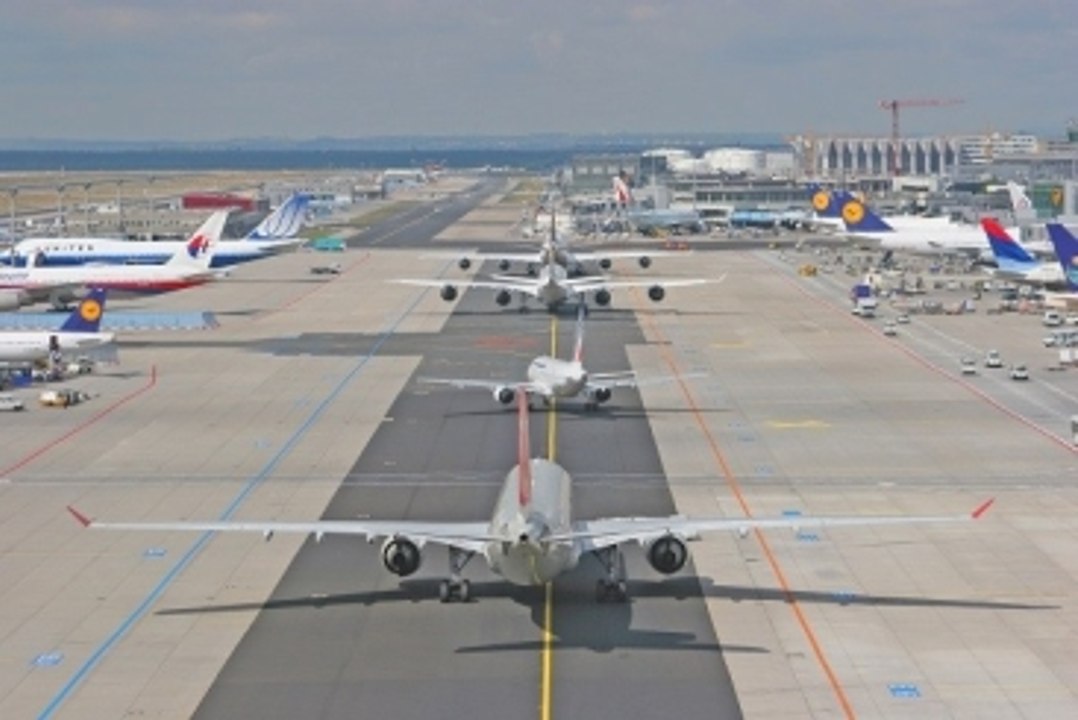 Uçak Alçalmaya Başlarken Acil Çıkış Kapısını Açmak İstedi