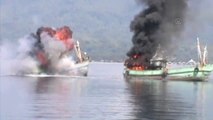 Kaçak Balıkçı Tekneleri Bombayla Batırıldı