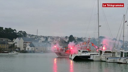 Audierne. Le Père Noël est arrivé par la mer