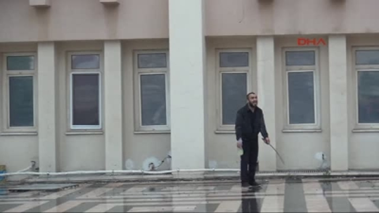 Gaziantep Valilik Önünde Benzinli, Döner Bıçakl...