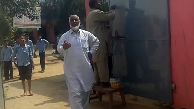 Master bacho say school me kaam krwa rhy hein