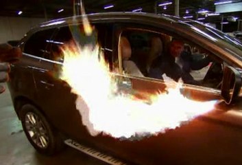La voiture lance-flammes - ZAPPING AUTO DU 22/12/2014