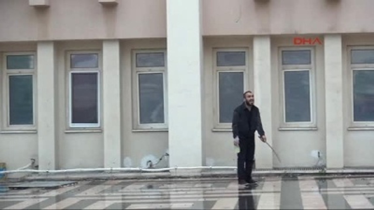 Gaziantep Valilik Önünde Benzinli, Döner Bıçakl...