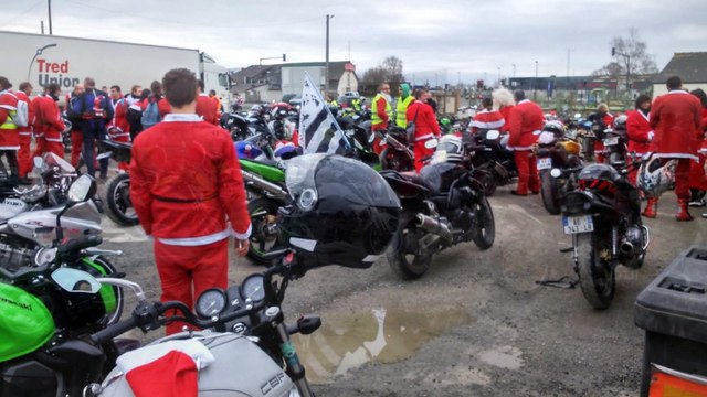 Balade des pères mères noël motards et motardes Ille et Vilaine