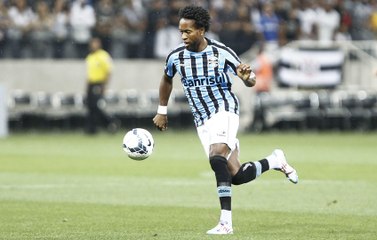 Palmeirenses aprovam Zé Roberto como reforço