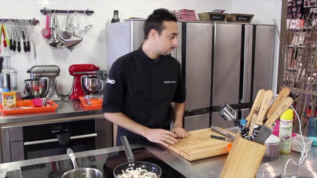 Recettes de Fêtes - France Bleu Centre - Magret de canard en croûte de cèpes, crème à la châtaigne et moelleux aux champignons