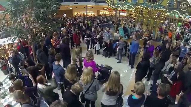 Flash Mob sings Amazing Grace at Rivertown Mall