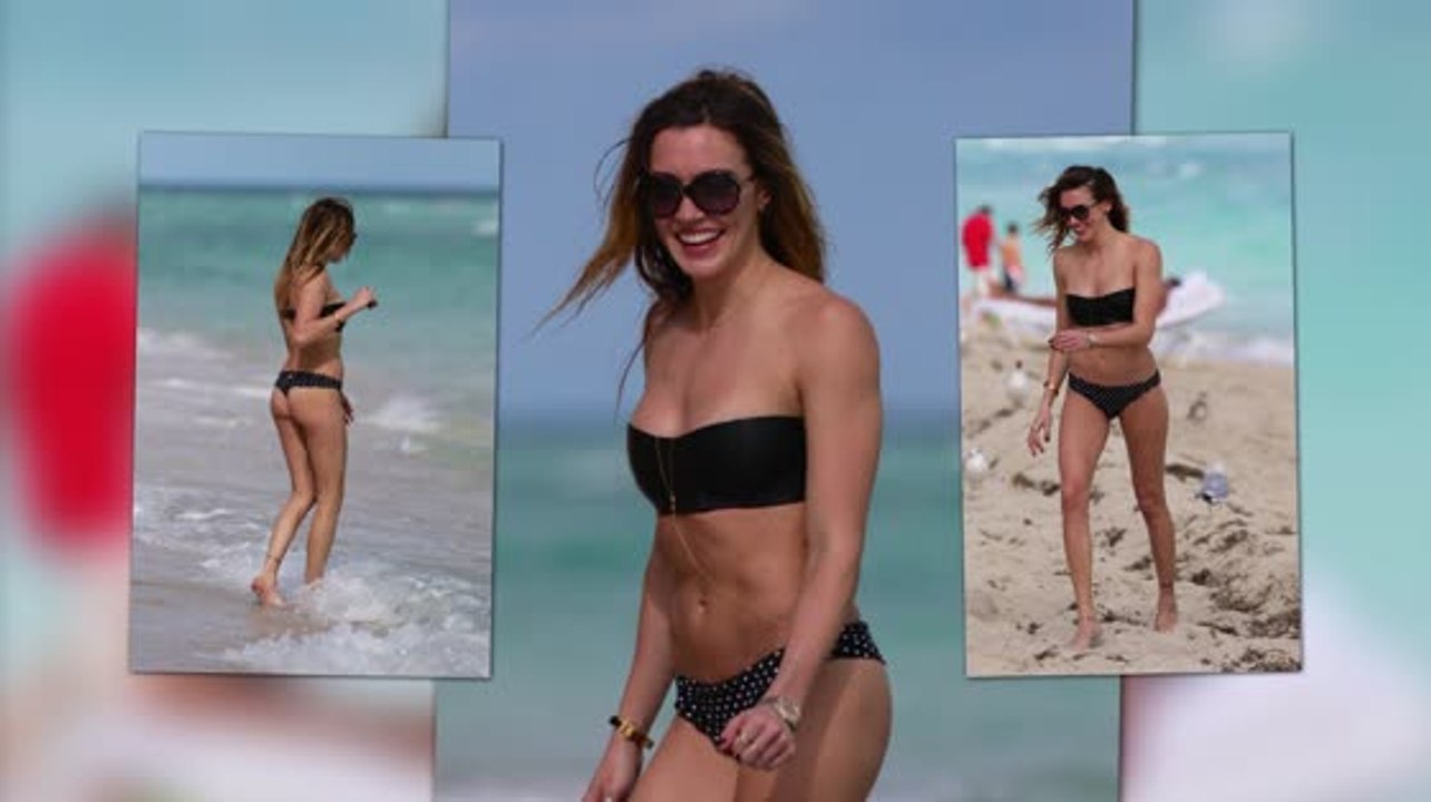 Katie Cassidy glänzt in einem knappen Bikini