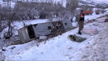 Sivas'ta Yolcu Otobüsü Şarampole Devrildi 1 Ölü, 45 Yaralı Ek Sabah Kaza Yerinden Görüntü