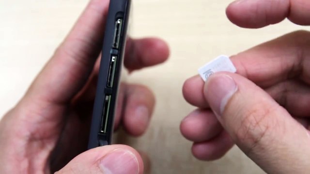 HTC Desire 816 dual sim - How to change the SIM card