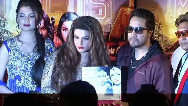 Kiss Controversy Mika patches up with Rakhi Sawant