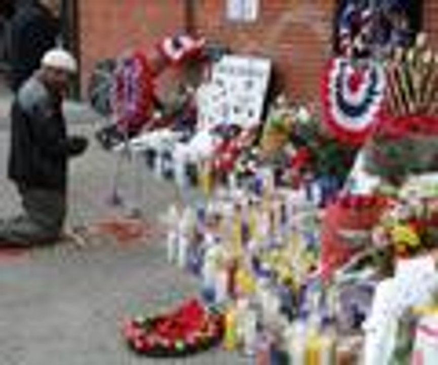 Amerikalılar öldürülen polis memurlarını anıyor