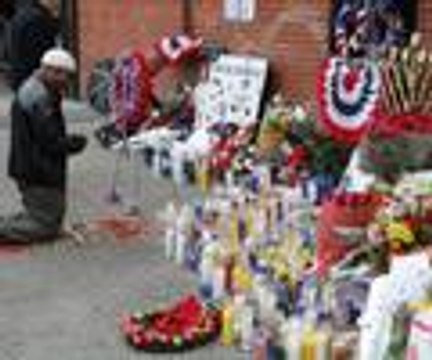 Amerikalılar öldürülen polis memurlarını anıyor