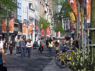 Giancarlo Petrarca - Walking Downtown