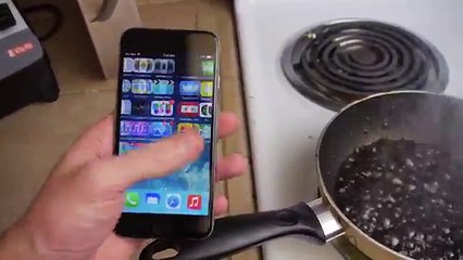 Quand on met un iPhone 6 dans du Coca-Cola brûlant !
