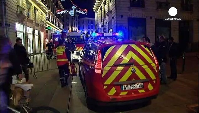 У Парижі радяться, як реагувати на напади на французів