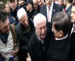 2başbakan Davutoğlu'na Sarılıp Hüngür Hüngür Ağladı