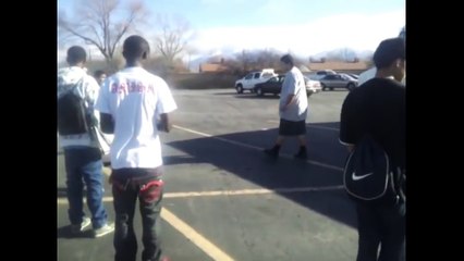 Bagarre version David et Goliath dans un parking