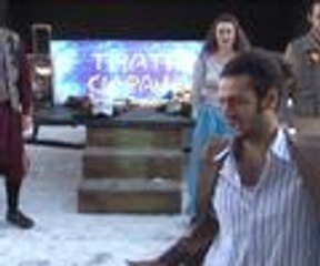 Tiyatroyu kar üzerinde sahnelediler