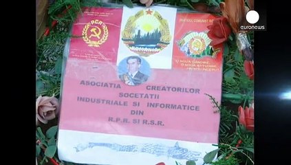 Bucarest: 25 anni dalla morte di Ceausescu, nostalgici sulla sua tomba