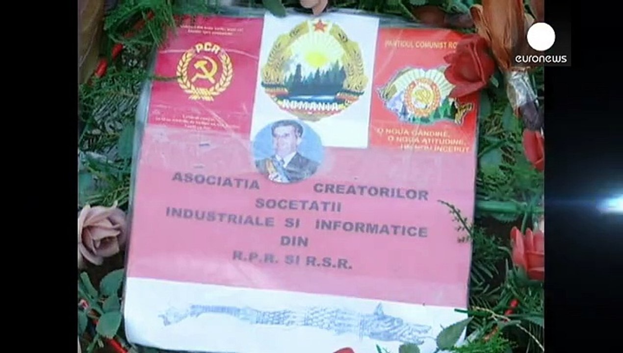 Bucarest: 25 anni dalla morte di Ceausescu, nostalgici sulla sua tomba