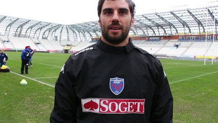 Jonathan Wisniewski présente l'une des fonctionnalités de l'application FCG