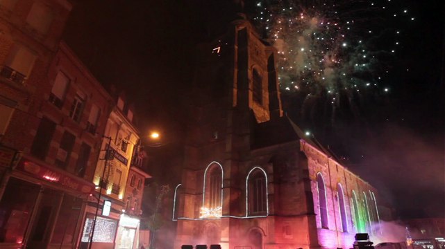 Avesnes-sur-Helpe: feu d'artifice après la descente du Père Noël