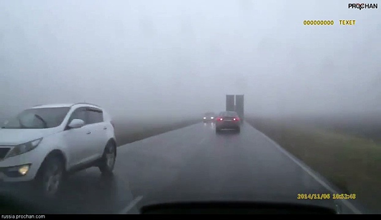 gefaehrliches-ueberholmanoever-bei-nebel