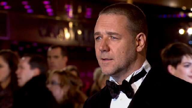 Russell Crowe Tells Actresses to Act Age